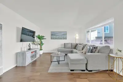 Image de New2BR! Comfy Apt, Walk to Uc Berkeley & Downtown with workspace, wifi & parking