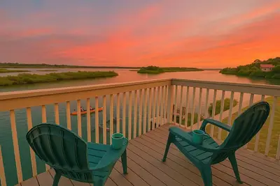 Image de Coastal Cozy Cabana | Steps to Beach • Kayaks • Big Yard • Peaceful Escape