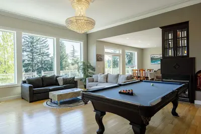 Image de Luxury Rainbow House, Private with Pool Table, and Oceanview