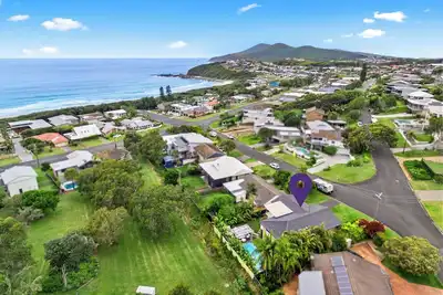 Image de 250m to One Mile Beach! Pool with slide, hot tub, fire pit, pool table!