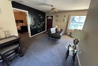 Image de A cozy “Guest House” bungalow in charming Charlotte.