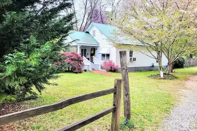 Image de 2-bedroom cute farmhouse near Athens, Ga