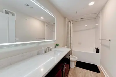 Image de Classy 1br Apt 10 min Walk Dtatx