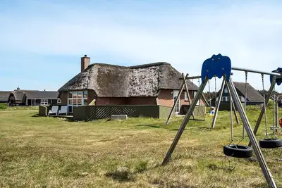 Image de Belle maison à Harboøre avec sauna