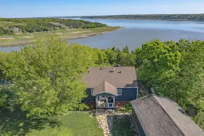 Image de Charming 3-bedroom lakeside cottage