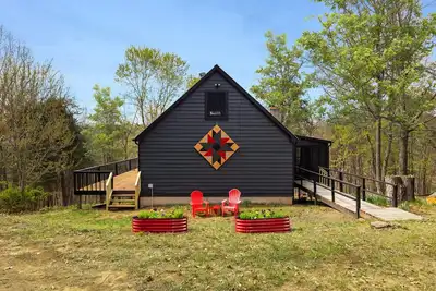 Image de Cabin w Fire Pit, Grill & Games, Dog-Friendly!