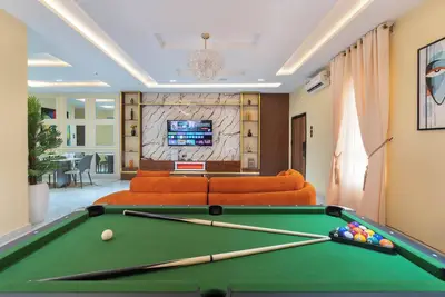 Image de Proximity to Several Beaches | Free Airport Pick-Up | WiFi |Gym|Pool |24/7 Power