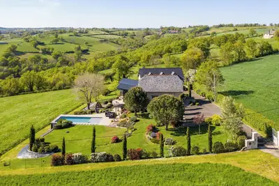 Image de Nouveau : Le Havre du Py est un lieu à part, 230m2 posé au milieu des champs.