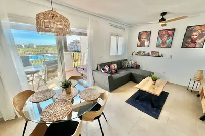 Image de Stunning apartment with a beautiful pool/lake view