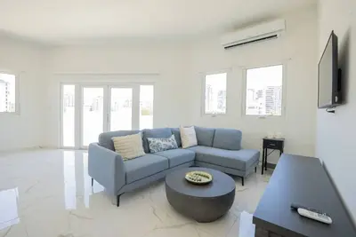 Image de Walk to Beach, Cafes, Market, and Local Favorites