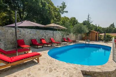 Image de Maison de vacances Omisalj pour 1 - 12 personnes avec 4 chambres à coucher - Maison de vacances