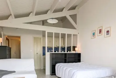Image de Studio confortable à La Rochelle avec balcon