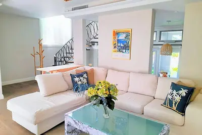 Image de Hampton Style 3 bedrooms, wet-bar and outdoor area