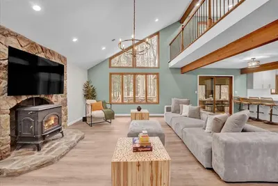 Image de Riverside Escape-Fire Pit- Huge Wrap around Patio