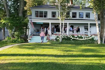 Image de Delightful 11-bedroom cottage on the water in Harbor Springs. . . .