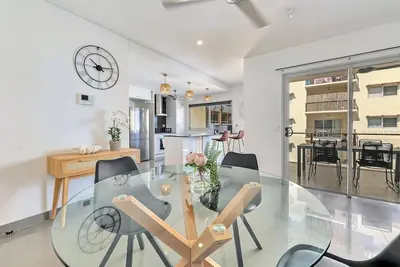 Image de The apartment is located on the Smith St Mall in the very centre of Darwin City