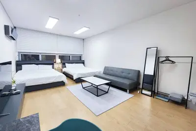 Image de \"Soothing apartment with WiFi in vibrant Seoul\"