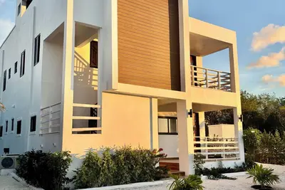 Image de Minutes to Gracebay Beach, Modern 2 Bedrooms and 2 Bathrooms
