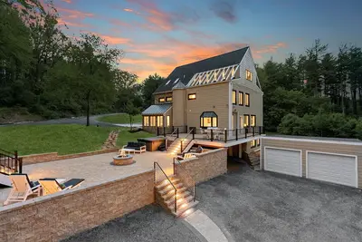 Image de Spacious 6-bedroom house in charming Waterford on 10 acres & Entertainment Room