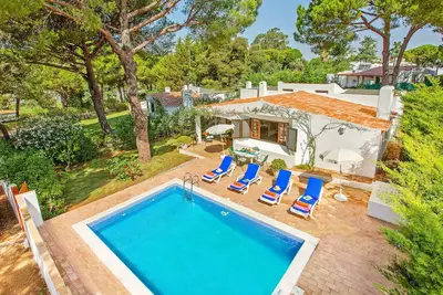 Image de Villa Simão | Private Pool | Garden | Bbq | Wi-Fi | 5m drive to beach