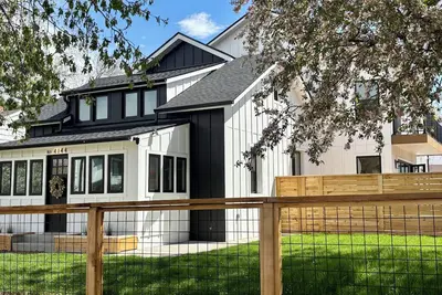 Image de Brand new modern farmhouse outdoor escape