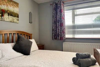 Image de Spacious 6-bedroom house - 12 min from Gatwick