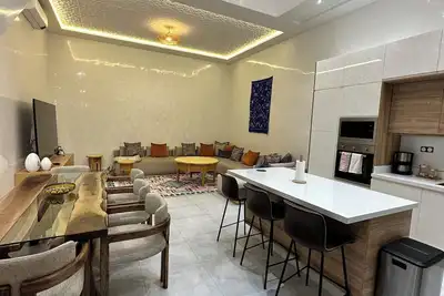 Image de 🌴 Magnifique riad avec jacuzzi & piscines – 8 personnes, calme à Marrakech