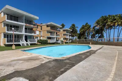 Image de 3/2 Condo in wonderful Luquillo, Ac, Pool Beachfront