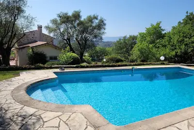 Image de Magnifique maison - piscine et grand jardin