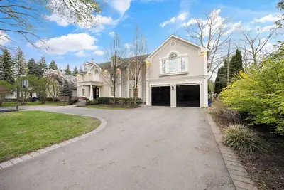 Image de Luxury Lakefront | Games, Firepit, Piano & Views