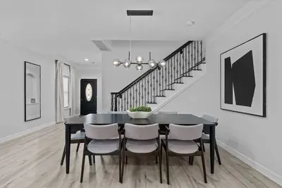 Image de Modern Large home in Gated Community