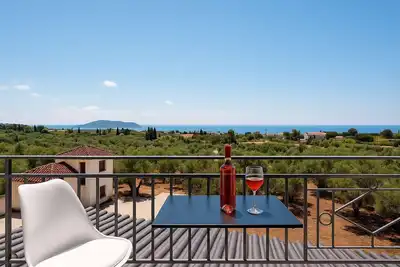 Seaview and Sunsets - Beachside Retreats