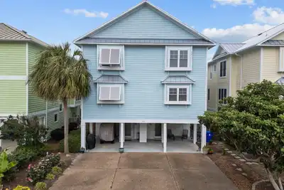 Image de Steps to the Sand in Carolina Beach, Sleeps 10! Villa