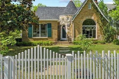Image de Central Austin home with private pool and hot tub