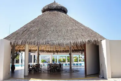 Image de Stylish Oceanview Condo in Bucerias - Pool, Gym & Balcony Bbq