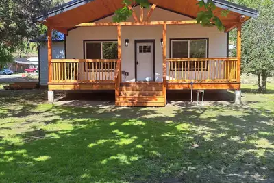 Image de Main Street Retreat! Charming 3 Bedroom House in the heart of Riggins!