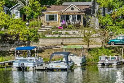 Image de Hidden Gem on the Shore\n20 Mi from U of M Football!