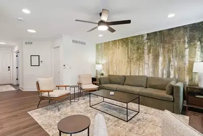 Image de New 1mi Dt Hot tub FirePit Game Room