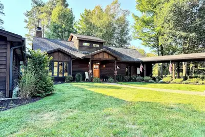 Image de The Lodge- Luxury Lakefront Retreat