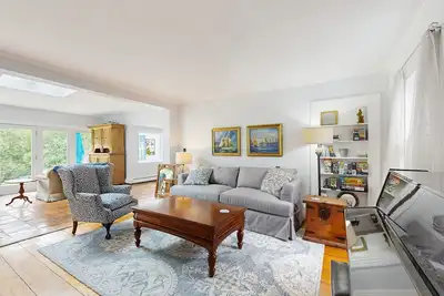 Image de Elegant Historic Home with Refined Interiors and Private Outdoor Spaces