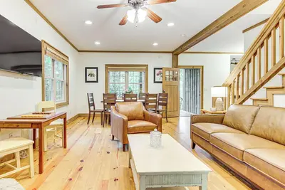 Image de 1 Mi to Downtown Cashiers: Private Cabin w/ Deck