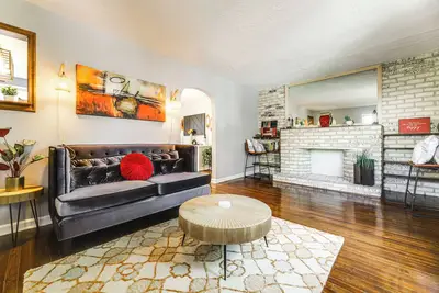 Image de 1 Mi to University of Cincinnati: Avondale Gem!