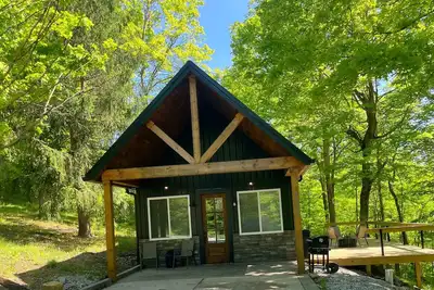 Image de Nash’s cabin in Leitchfield that is Pet Friendly, Wifi, w/ Creek.