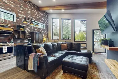 Image de Charming Coastal Retreat with Waterfront Views in Sequim