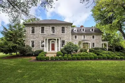 Image de Spacious 6-bedroom Historic Estate in Tranquil but Convenient Location