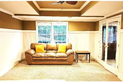 Image de Get cozy in this 2-bedroom garden apartment in peaceful Alpharetta.
