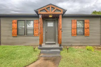 Image de Monticello Cottage near Owen Park