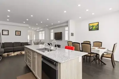 Image de Beautiful 3 Bd Home away from Home