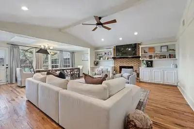 Image de Nob Hill: Sunny Home • Skylights • Prime Location