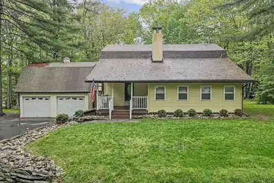 Image de Family & Dog friendly home - Game Room - Near the Lake!